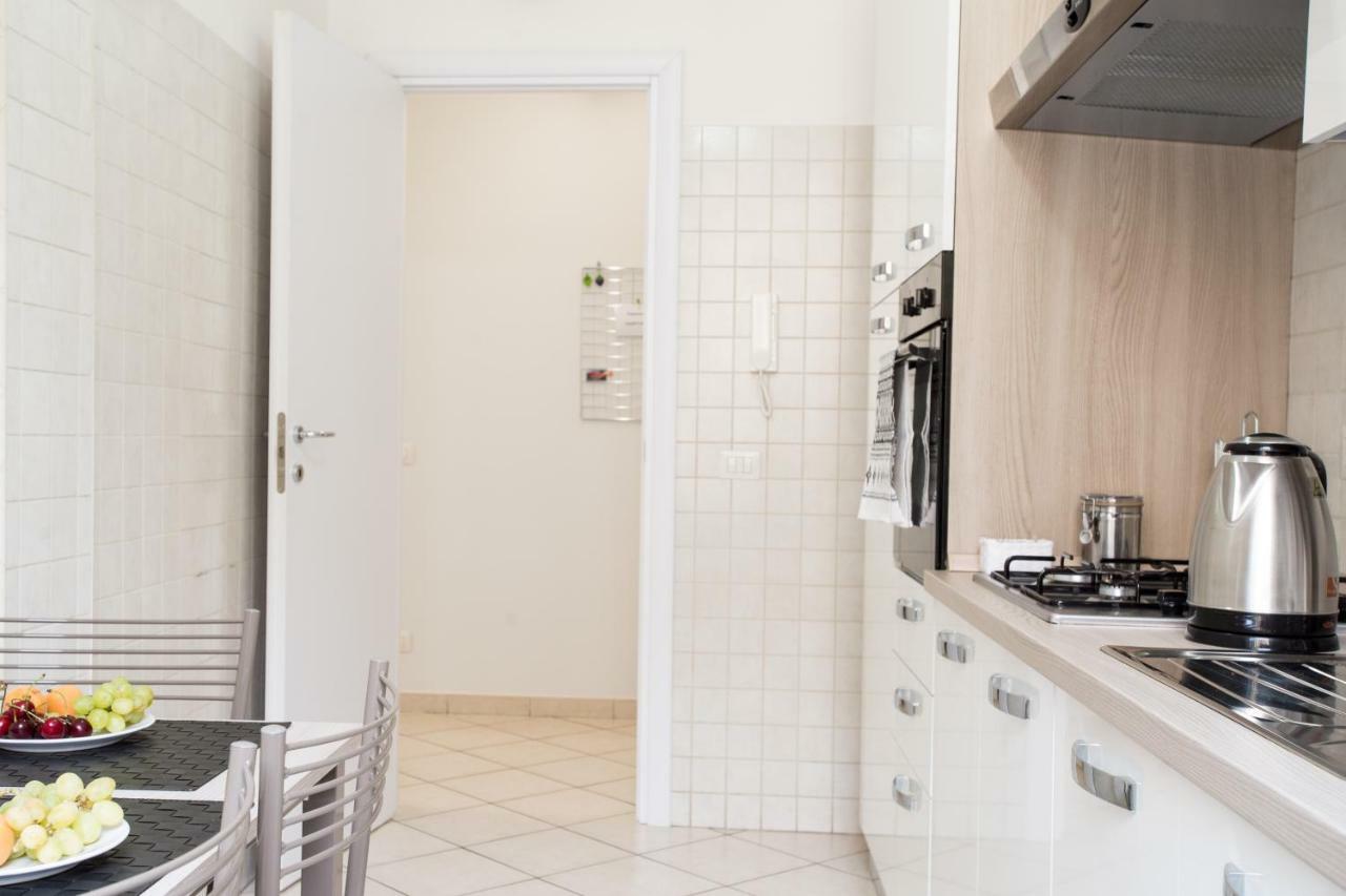 Villa Enjoy Ponte Lungo à Rome Extérieur photo